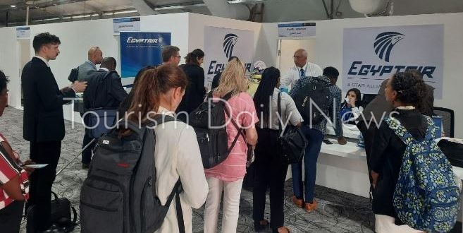إشادة لمصر للطيران من زوار جناحها بالمنطقة الزرقاء في مؤتمر المناخ COP27