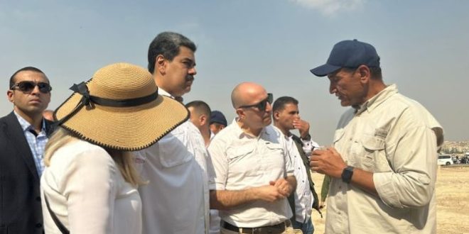 أهرامات الجيزة والمتحف المصري بالتحرير يستقبلان رئيس دولة فنزويلا وأسرته