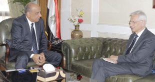 وزير قطاع الأعمال يعرض على سفير فرنسا الفرص الاستثمارية في مصر