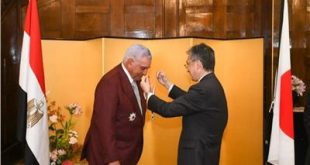 زاهي حواس يتسلم وسام الشمس المشرقة من اليابان