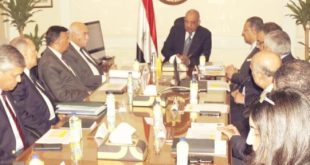 وزير قطاع الأعمال يجتمع برؤساء الشركات القابضة لمتابعة خطط العمل والتطوير