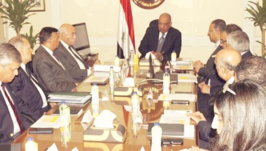 وزير قطاع الأعمال يجتمع برؤساء الشركات القابضة لمتابعة خطط العمل والتطوير