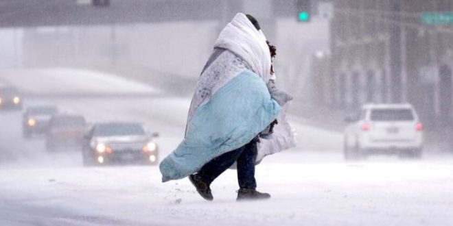 العواصفة الشتوية تضرب الولايات المتحدة وكندا وتعطل حركة الطيران و12 وفاة