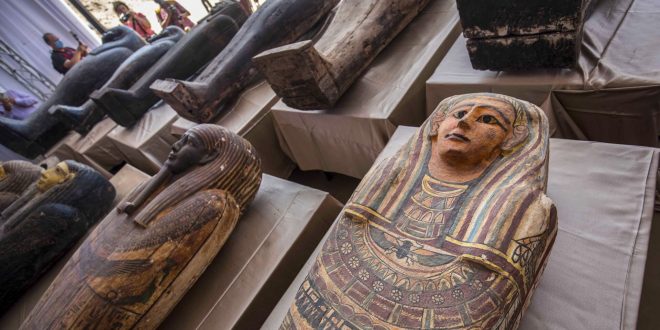 مصر تتسلم التابوت الأخضر العائد .. بحضور شكري وعيسى والسفير الأمريكي