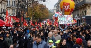 بريطانيا : موجة متسعة من الاحتجاجات من عمال وموظفي الطرق والسكك الحديدية