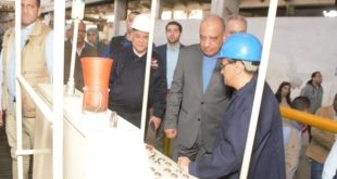 وزير قطاع الأعمال يتفقد شركتي النصر للمواسير والنصر للسيارات بحلوان