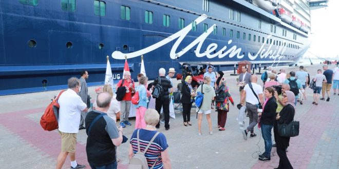 مغادرة السفينة السياحية AMERA ميناء الإسكندرية وعلى متنها 807 سياح وأطقم