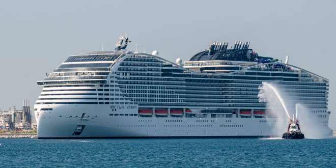 في أول رحلة سياحية في الشرق الأوسط .. إم إس سى ورلد يوروبا تصل ميناء راشد