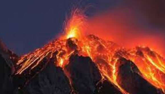 ثوران عنيف لبركان فويجو بالقرب من عاصمة جواتيمالا