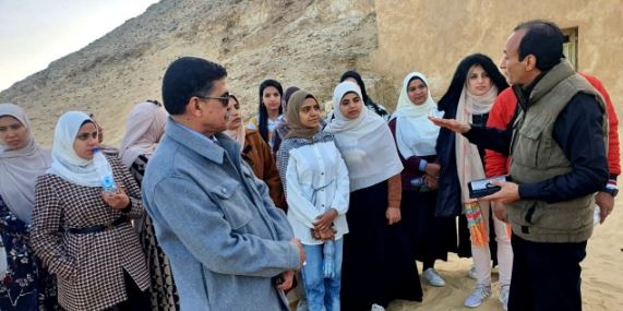 رحلة توعوية لطلاب قسم الآثار لزيارة المعالم السياحية والأثرية بأسيوط