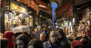 السير اتجاه واحدفي أشهر الشوارع السياحية بإيطاليا