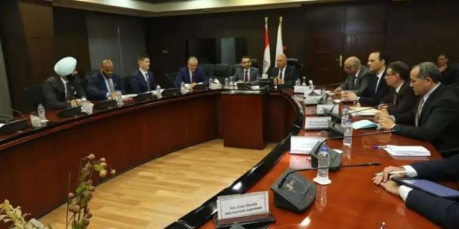 كامل الوزير يبحث مع وزير النقل الكندي لانشاء خط سكة حديد بطول 1000كم