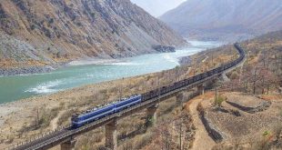 خط سكة حديد يربط مدينتي تشنغدو وكونمينغ بجنوب غربي الصين