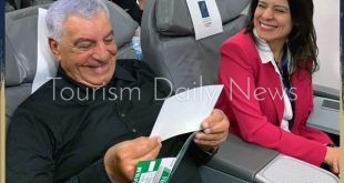 النيل للطيران تجتفل باستضافة دكتور زاهي حواس على متن طائراتها