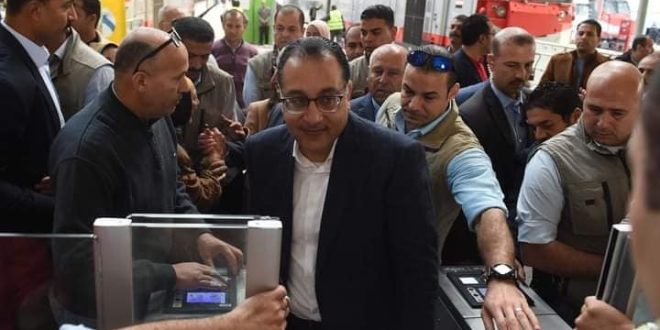 رئيس الوزراء بالإسكندرية لمتابعة إجراءات الإفراج الجمركي عن السلع والبضائع