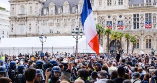 توقف القطارات وإغلاق المدارس احتجاجا على إصلاح نظام التقاعد في فرنسا