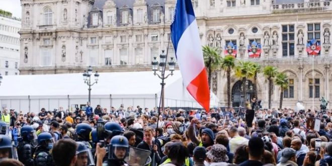 توقف القطارات وإغلاق المدارس احتجاجا على إصلاح نظام التقاعد في فرنسا