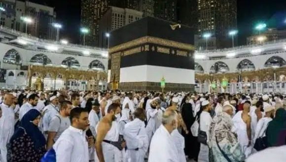 تأشيرةَ مرور سعودية جديدة تصيب شركات السياحة المنظمة للعمرة بصدمة