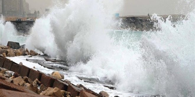 غلق ميناء البرلس بسبب ارتفاع الامواج مع استمرار سقوط أمطار