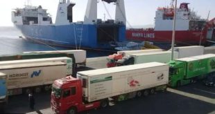 8 سفن بأرصفة موانى البحر الاحمر وتداول 46000 طن بضائع و654 شاحنة و72 سيارة