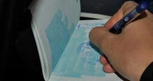 ضبط مزور إصدار تأشيرات سفر مقلدة بحوزته خاتم شعار الجمهورية