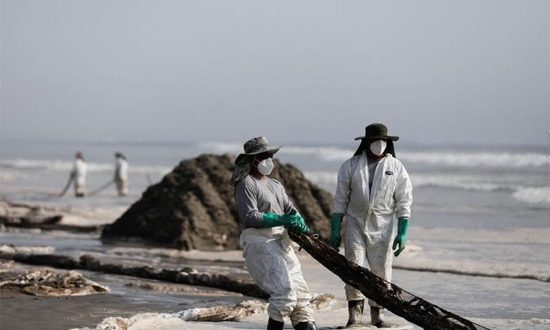 استمرار إغلاق الشواطئ البيروفية بسبب التسربات النفطية وتوقف الصيد