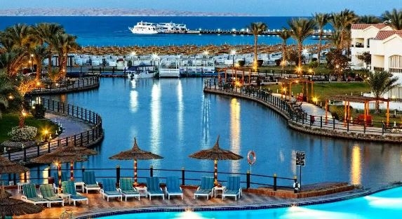 خبير يطالب بتضمن قائمة تريب ادفايزر 3 مدن مصرية ضمن الواجهات الأكثر شعبية