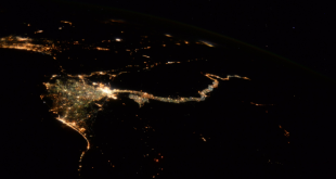 رائد فضاء ياباني يعلق على صورة ليلية للعاصمة المصرية القاهرة