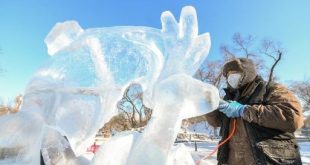 ختام مسابقة النحت على الجليد بمدينة هاربين الصينية بمشاركة 12 فريقًا
