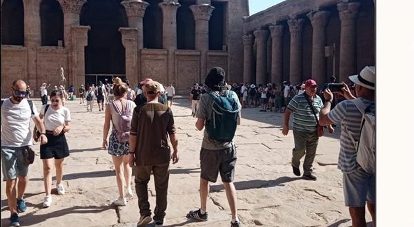 بيان لنقابة المرشدين السياحيين بالأقصر بشأن زيارة إدفو وأصحاب الحناطير