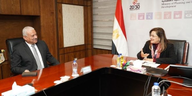 وزيرة التخطيط ومحافظ السويس يناقشان مستجدات الخطة الاستثمارية للمحافظة