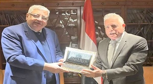 عوض تاج الدين رئيس شرفي لمؤتمر الرعاية الصحية والعلاجية بمدينة شرم الشيخ