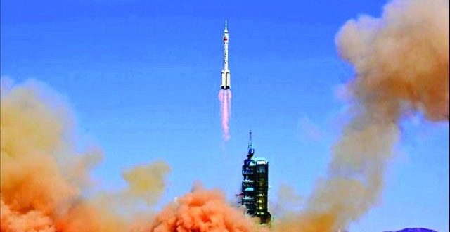 الصين تطلق 14 قمراً صناعياً جديداً إلى الفضاء في يوم واحد