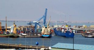 الكويت توقف حركة الملاحة البحرية في 3 موانئ بسبب سوء الأحوال الجوية