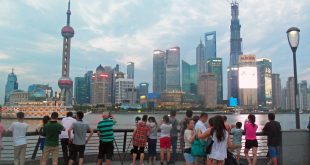 ازدهار السياحة والسفر في الصين يزيد التفاؤل بتحسن الطلب العالمي على النفط