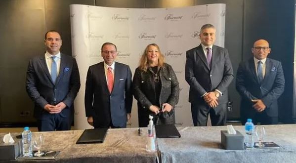 بروتوكول بين كلية السياحة والفنادق بجامعة بني سويف وفندق فيرمونت نايل سيتي