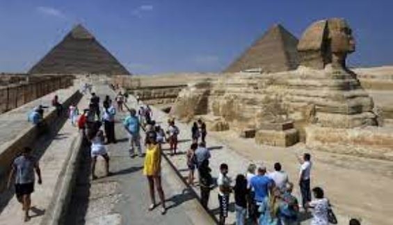 عيسى يكشف تأثيرات النظرة التفاؤلية لأداء قطاع السياحة والاقتصاد المصري