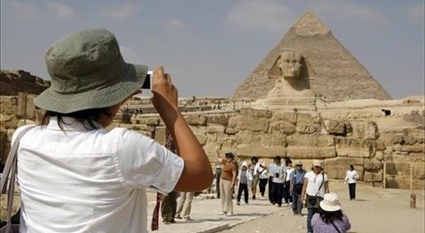نواب : توافر مقومات التنمية السياحية ومضاعفة أعداد السياح الوافدين إلى مصر