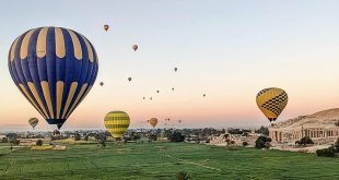 اليوم .. 22 رحلة بالون طائر انطلقت في سماء الأقصر على متنها 440 سائحاً