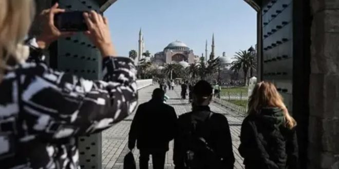 زيادة في عدد السياح الأجانب لمدينة إسطنبول بنسبة 77%