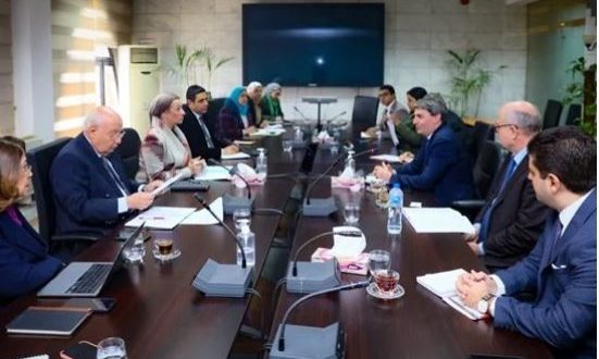 ياسمين فؤاد تعرض على بنك الاستثمار الأوروبي الفرص بمشروعات البيئة والسياحة