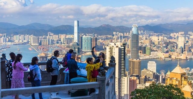 500 ألف تذكرة طيران مجانية.. هونج كونج توزع هدايا لاستعادة الحركة السياحية