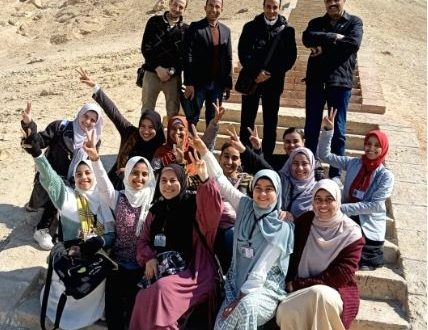 رحلة سياحية وتوعوية لطالبات كلية الآداب بأسيوط للمعالم الاثرية بالمحافظة