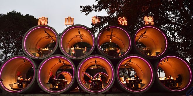 تجربة مختلفة لمحبي المشاوي .. مطاعم داخل أنابيب أسمنتية لاستقبال الزبائن