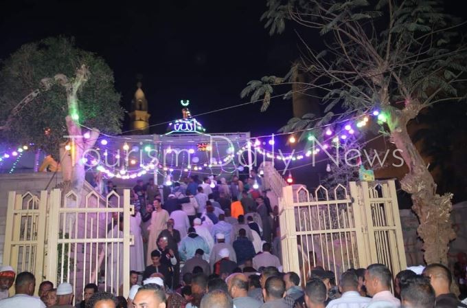 موكب «الدورة» يجوب ميادين الأقصر في ختام الاحتفال بختام مولد أبو الحجاج