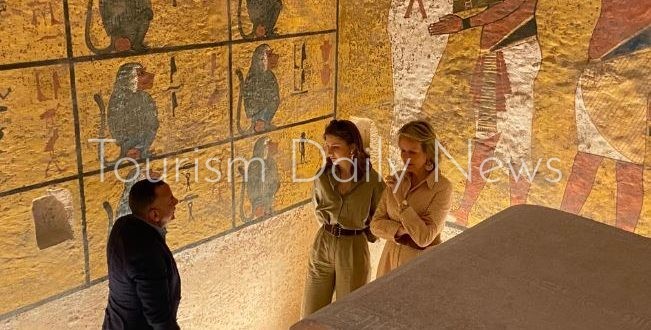 صور ملكة بلجيكا خلال زيارة آثار الأقصر .. هل تستغلها السياحة في الترويج؟