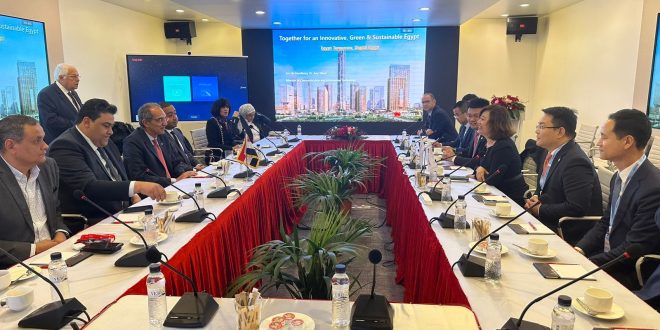 طلعت يلتقى رؤساء شركات التكنولوجيا العالمية فى ختام مؤتمر برشلونة للمحمول