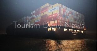 تعويم سفينة الحاويات msc بعد جنوحها بقنا السويس