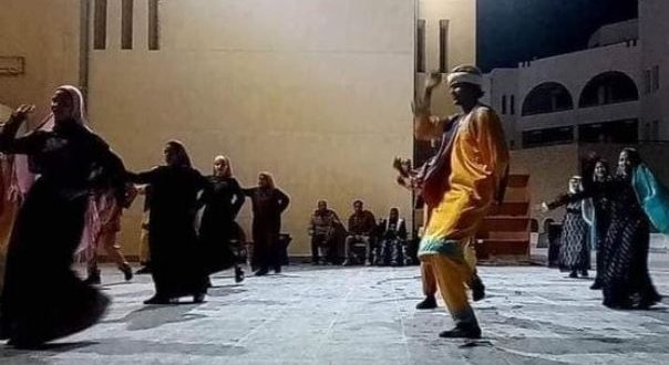فرقة الغردقة للفنون الشعبية تقدم عرضاً فنياً ورقصات فلكولورية