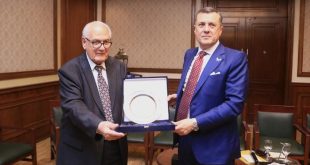عيسى : مصر لا تواجه أزمة ترويج عن نفسها أو تسويق لحركة السياحة الوافدة